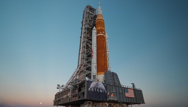 Artemis I SLS Rollback #1