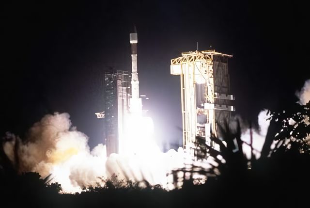 Ariane 44P | Anik E2