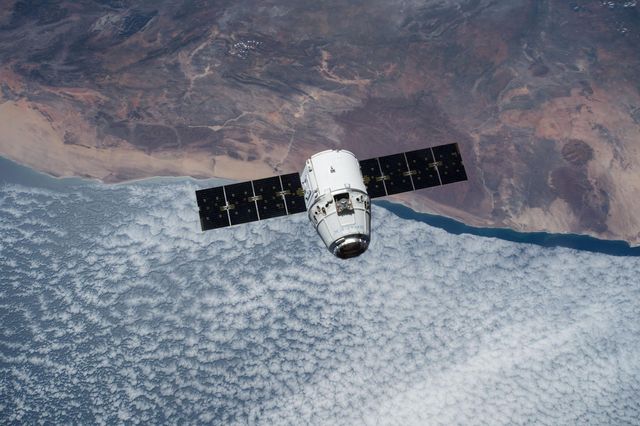 CRS-17 Dragon Berthing
